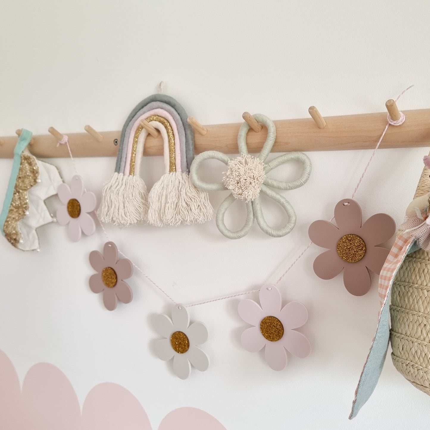 Daisy Garland